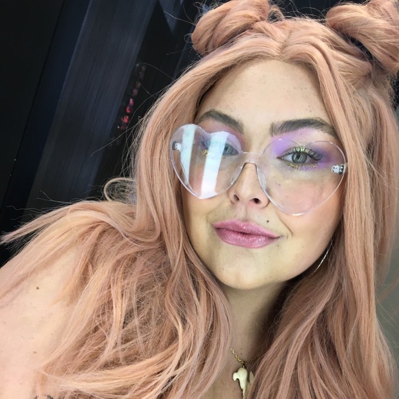 Meet your Posher, Iris - Picture 2 of 7